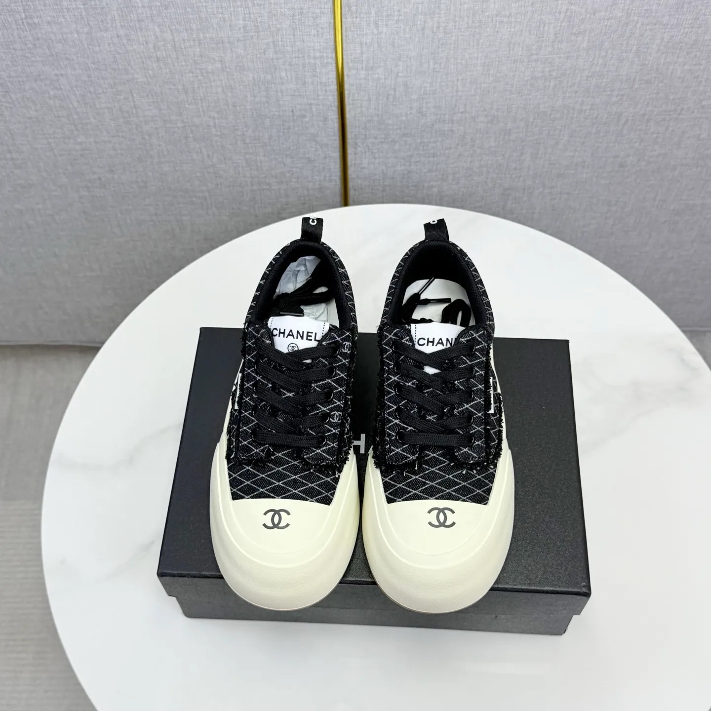👟👟Ex-factory price 600👟👟Chanel Panda Shoes! 2025 counter's top casual sports shoes, this classic design; the upper is in the style of electric embroidery with various techniques; the outsole is fashionable and sporty; the unusual inclusion of a variety of color matching elements... The diversified mix and match is very good-looking and versatile, and can be used for leisure, fashion, sports, and outdoor... ꫛꫀꪝ Go➫ Materials: ❶Upper made of: original imported first-layer silk cowhide + original version waterproof cloth + original first-layer cowhide ❷Inner lining: Original Yangli+wang ❸ Outsole based on: Original TPU combination outsole Counter boutique packaging complete set for women 35–41